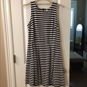 LOFT size 6 Navy White striped sundress